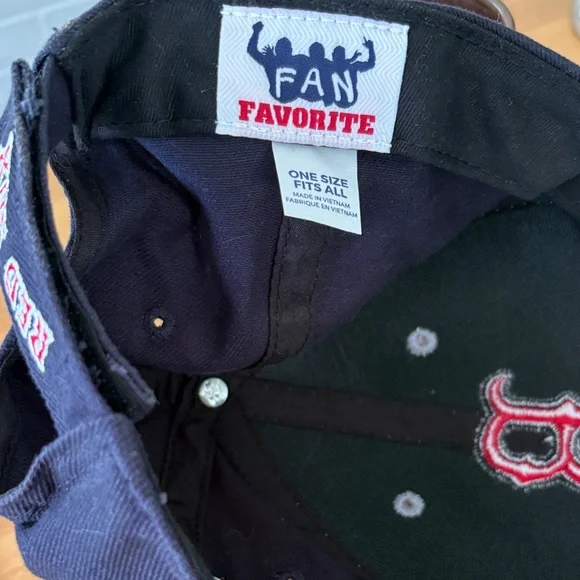 Boston Red Sox MLB NWOT Gray and Black Adjustable Cap w Red B - Picture 8 of 11